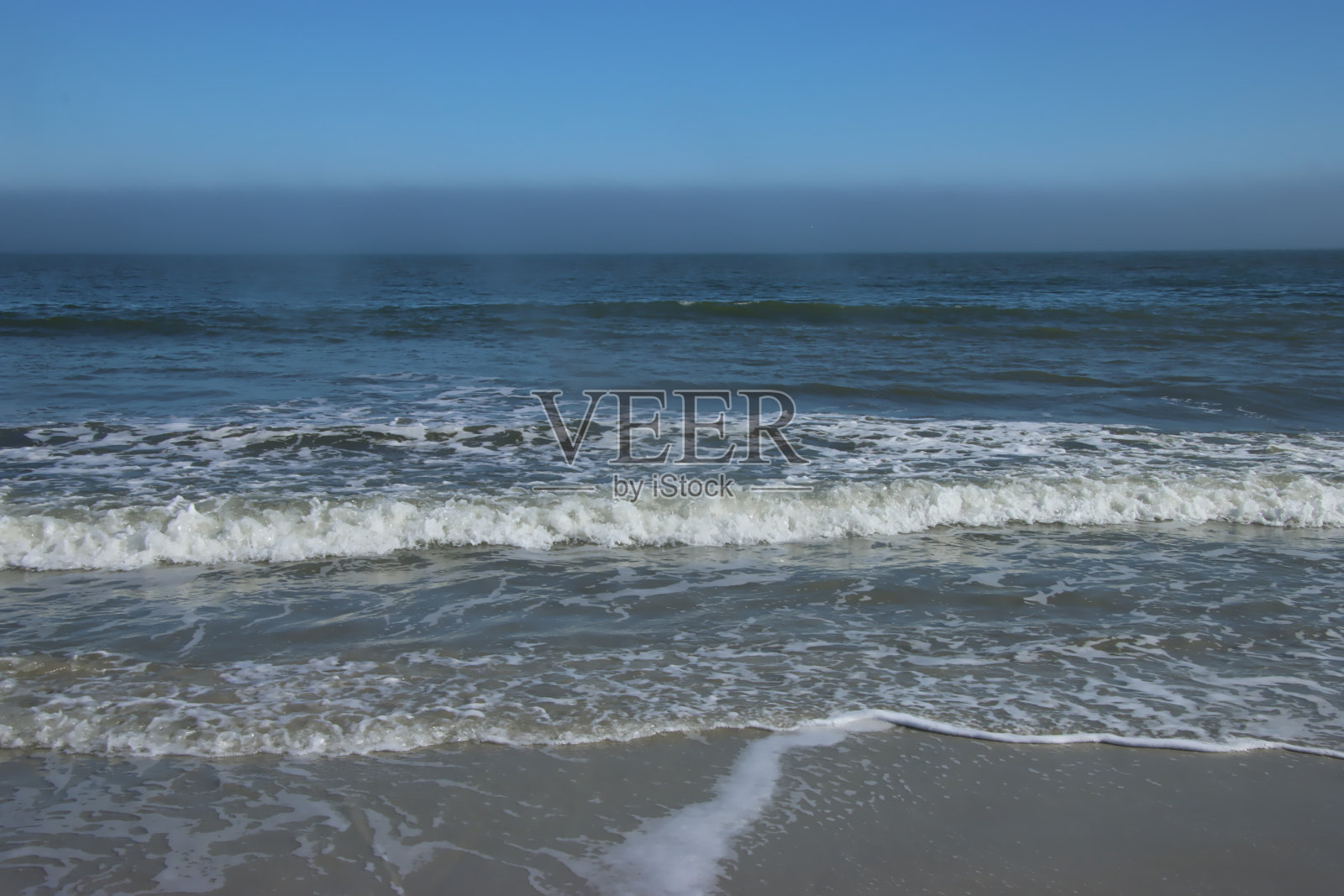 海洋中的波浪照片摄影图片