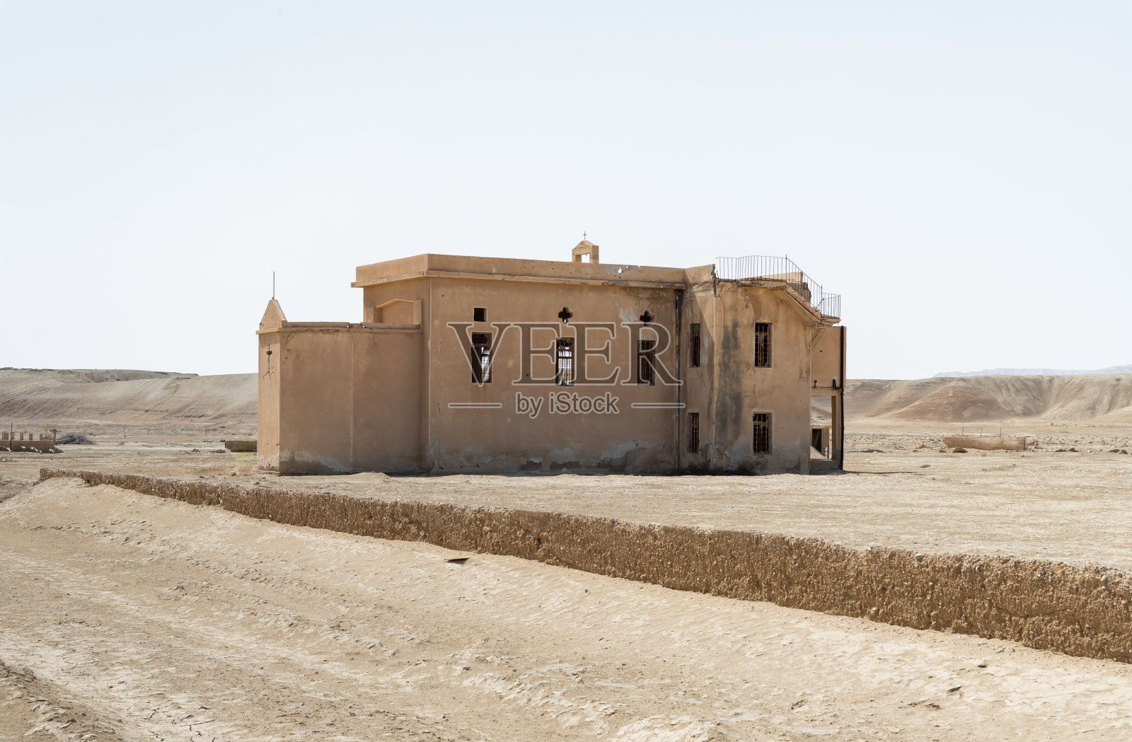 耶稣基督洗礼地附近被遗弃的叙利亚东正教修道院建筑——以色列耶利哥附近的卡斯尔埃尔亚胡德照片摄影图片