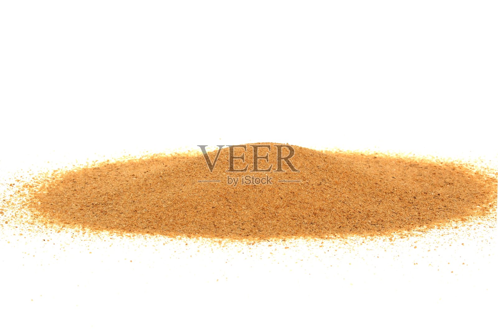 散落的沙子散落在白色的背景上。照片摄影图片