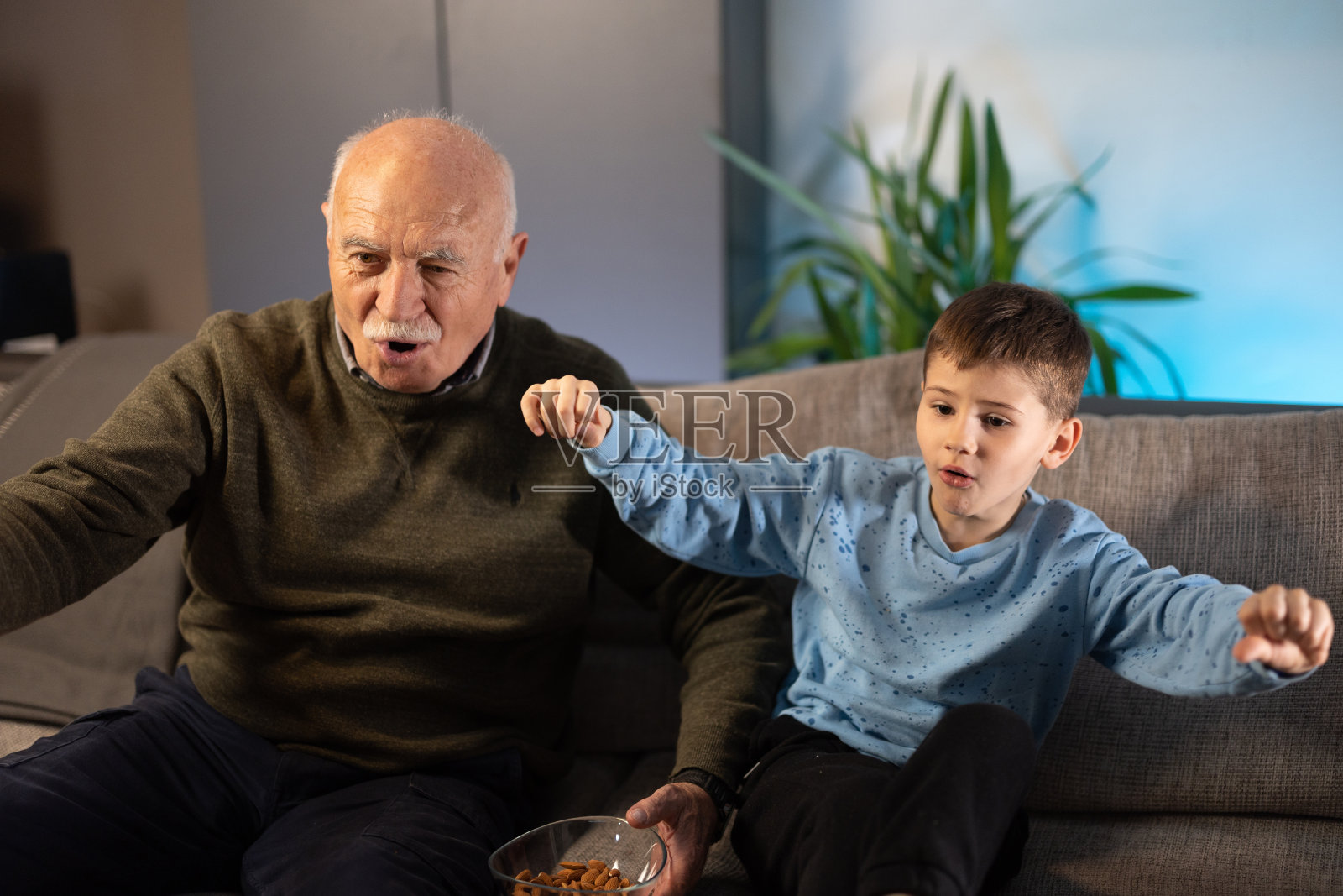 一起欢呼照片摄影图片