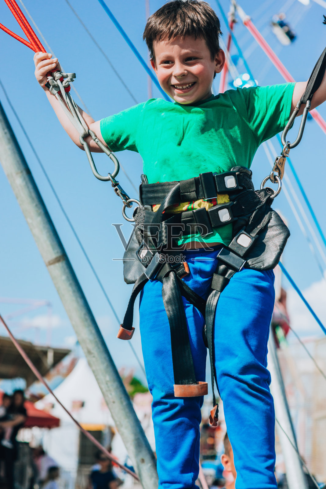 快乐的男孩照片摄影图片