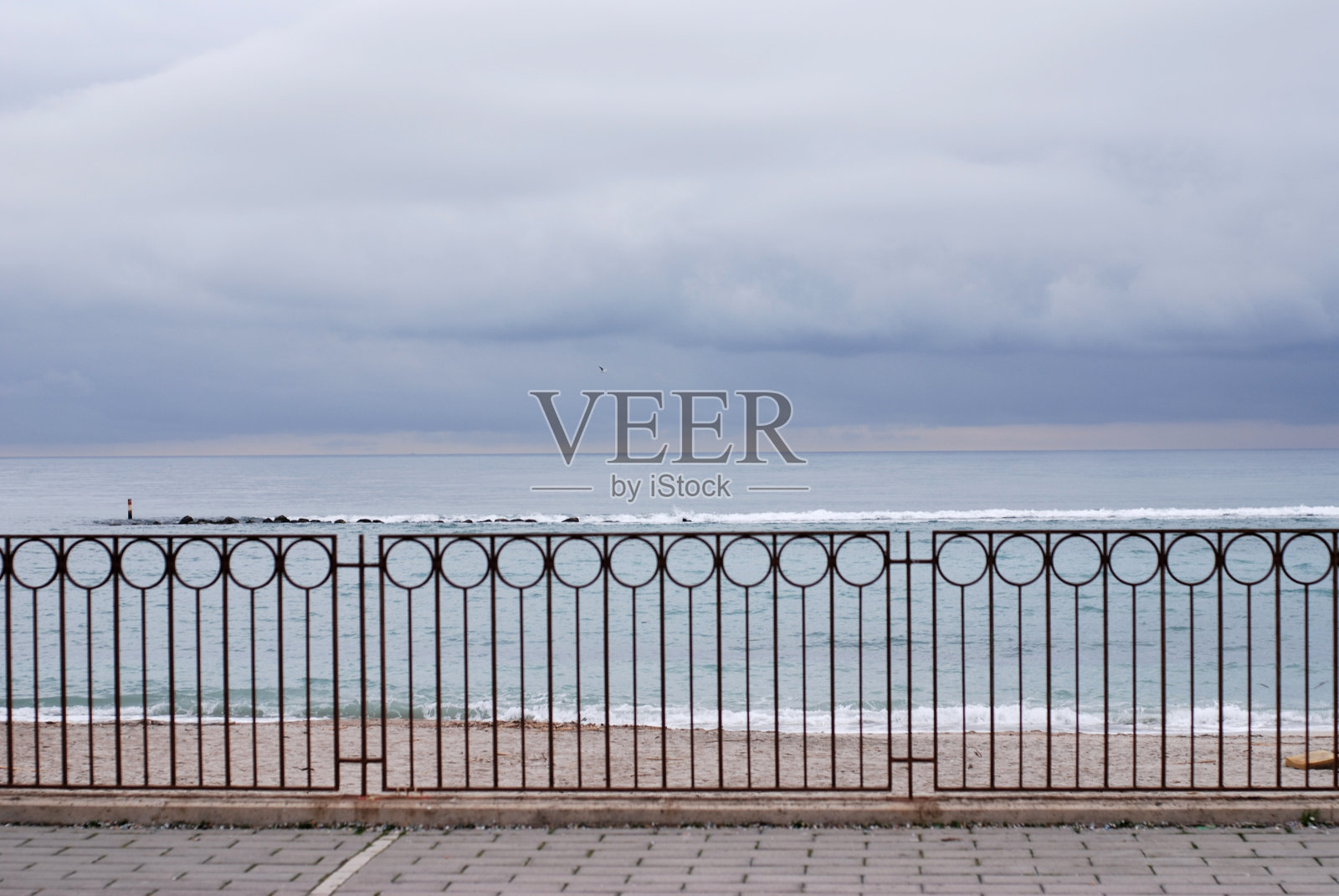 意大利:萨莱诺海滨景观，2022年3月25日。照片摄影图片