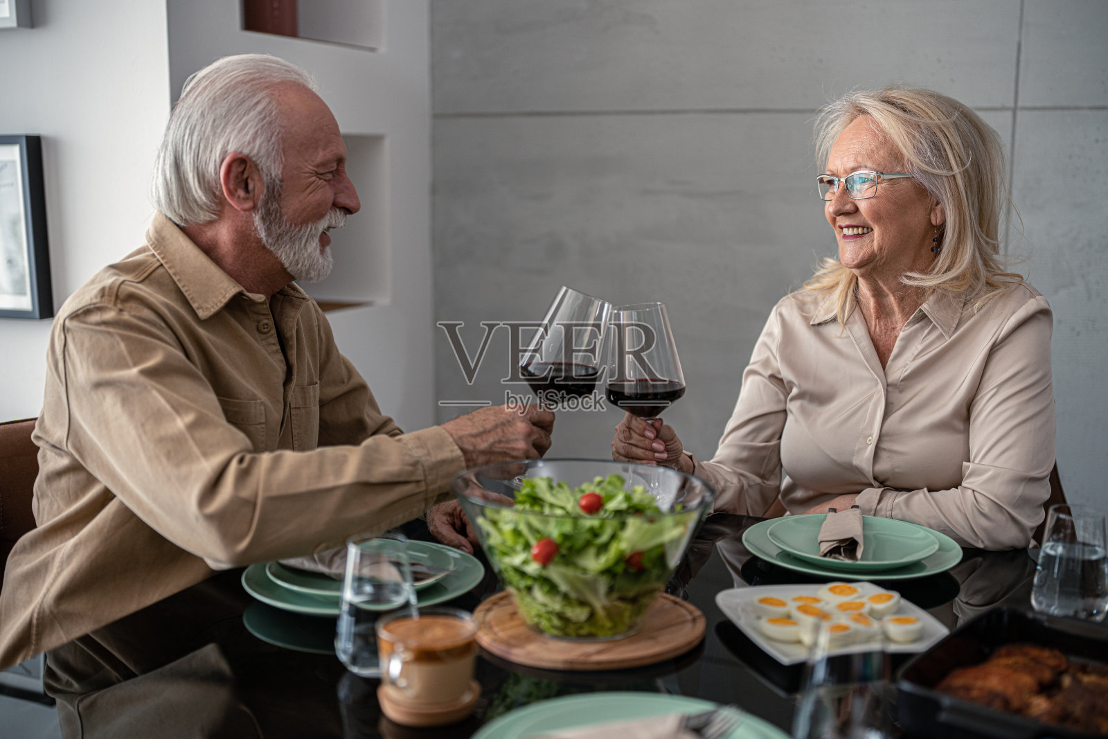 复活节的家庭时光照片摄影图片