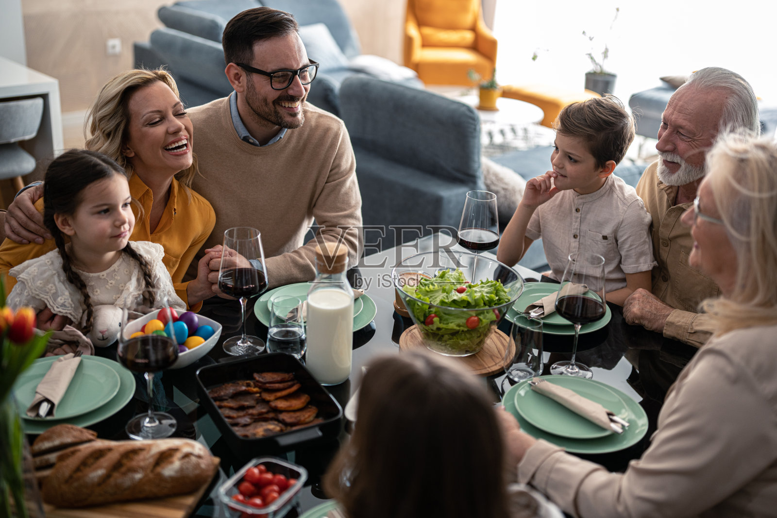 复活节的家庭时光照片摄影图片