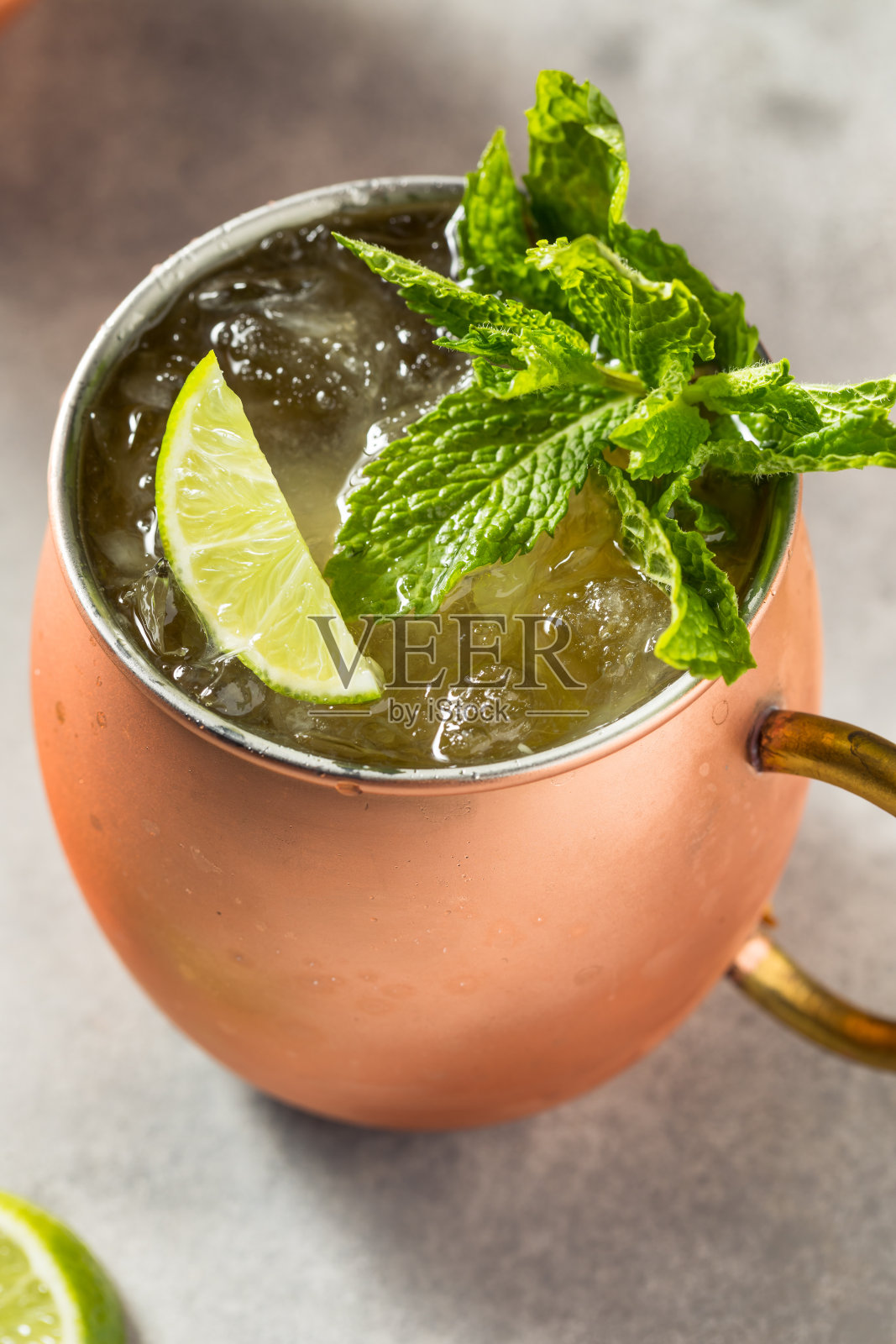 醉人的爱尔兰骡子鸡尾酒照片摄影图片