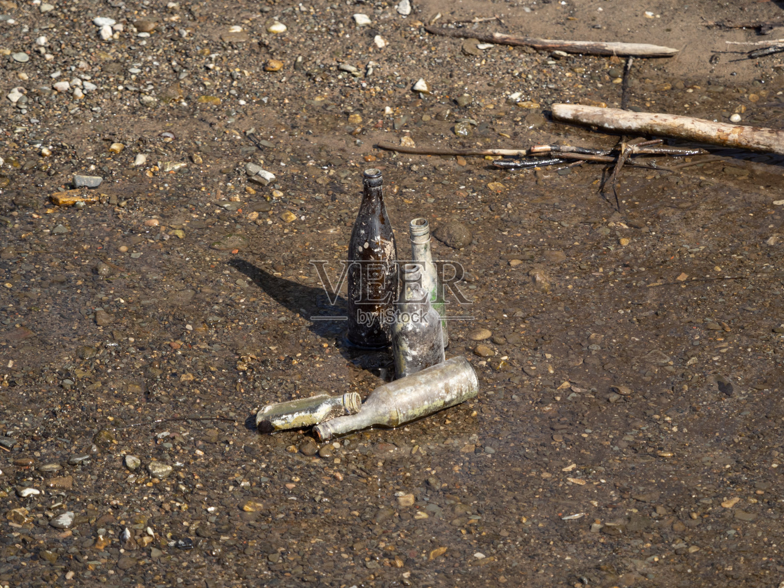 垃圾收集在耶拿，而萨勒普茨和许多荣誉人士照片摄影图片