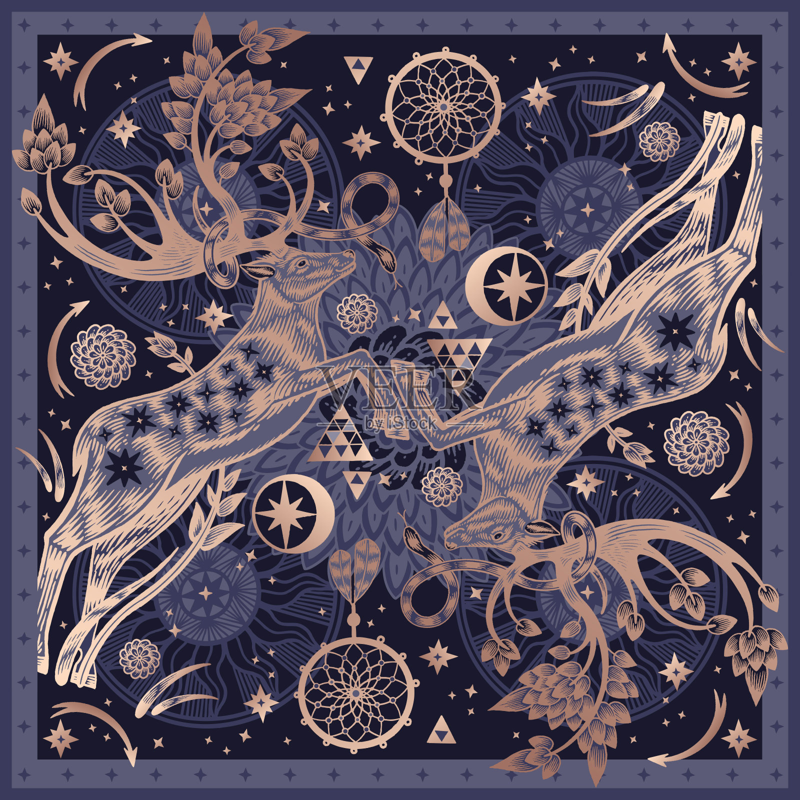 围巾和枕头的图案。幻想森林里长着鹿角的鹿。向量。金色和黑色。插画图片素材