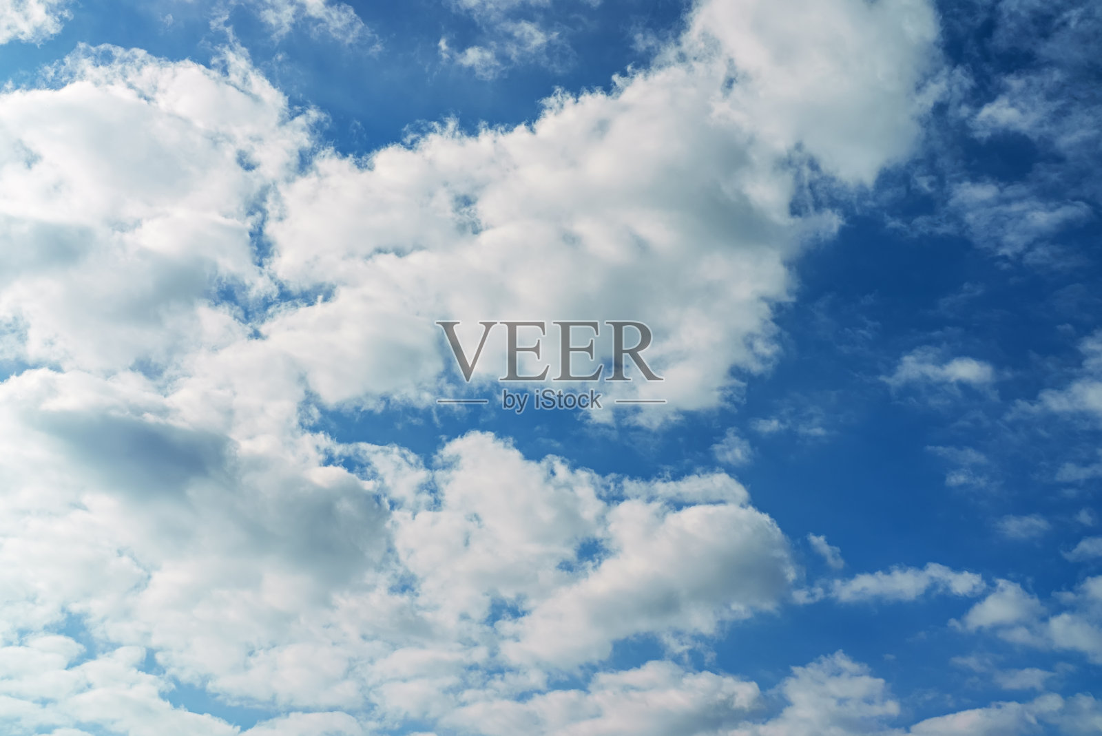 天空和云。适合的背景。照片摄影图片