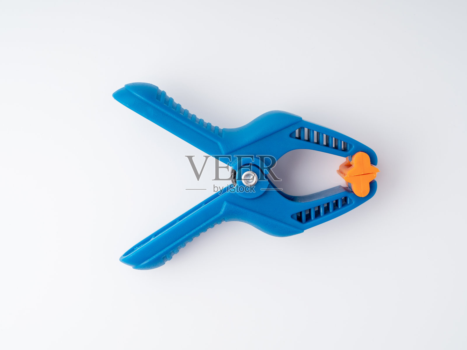 单蓝色塑料弹簧夹。从上面的观点照片摄影图片