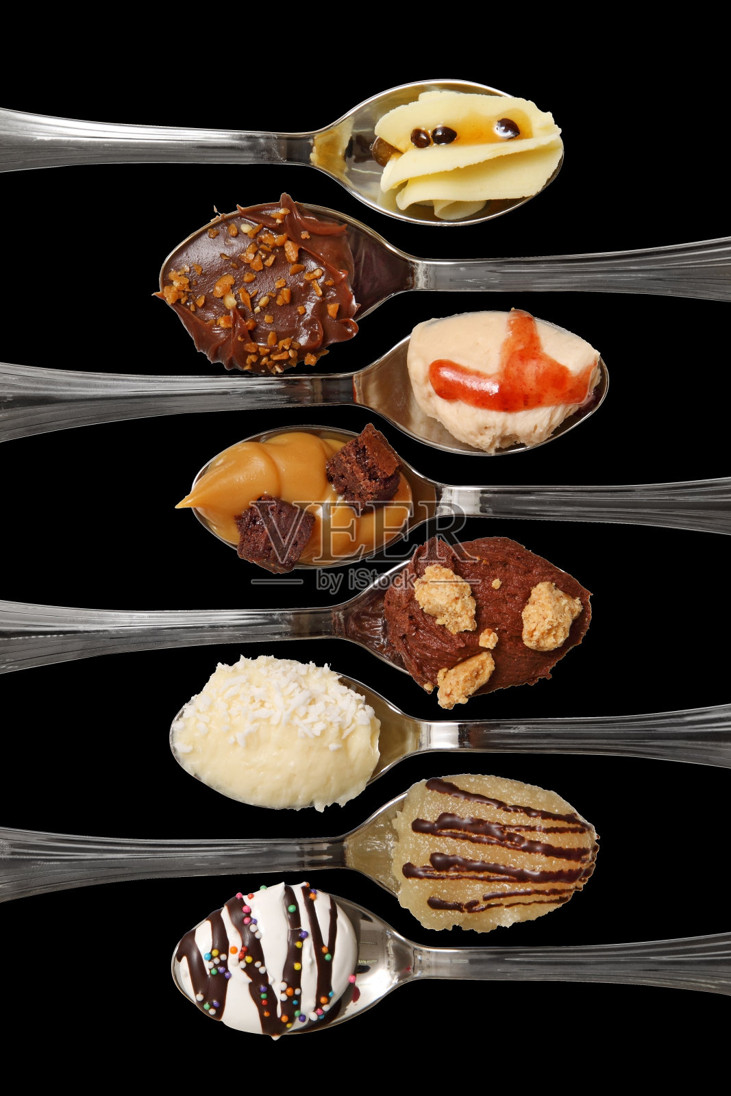 装满复活节彩蛋的勺子照片摄影图片