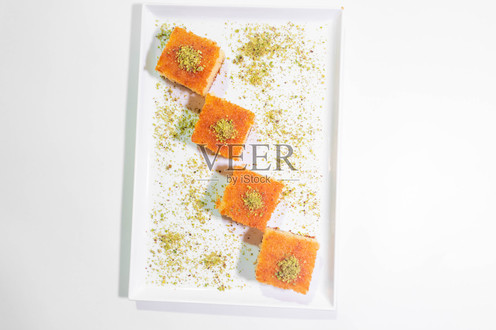 阿拉伯传统甜点-托盘与各种甜食-创意美味的中东派-阿拉伯美食照片摄影图片