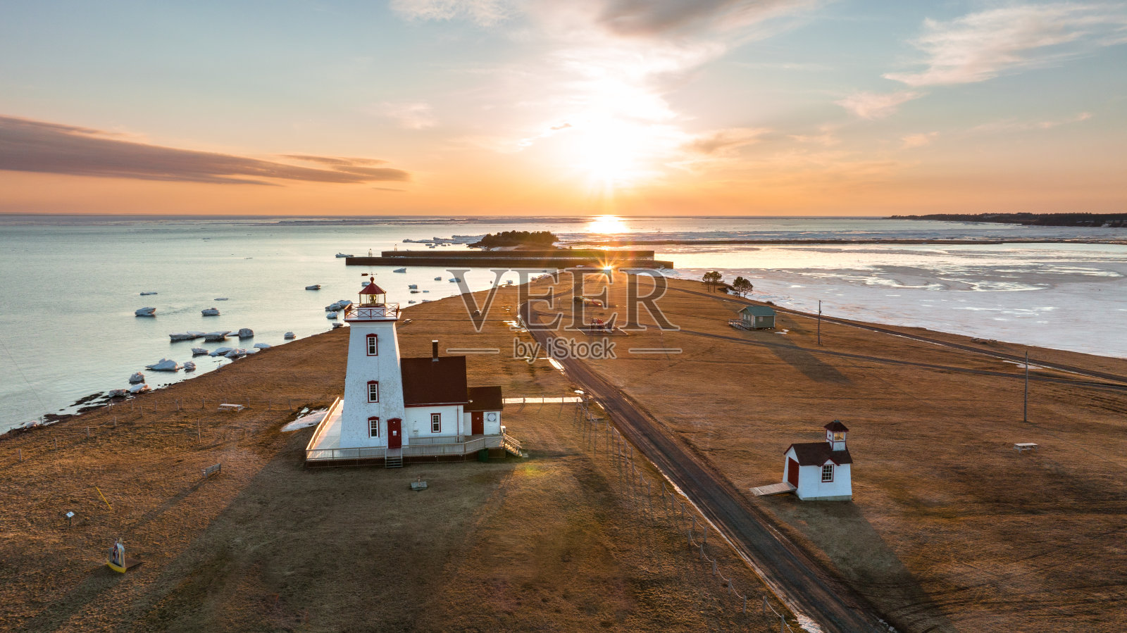 日落时分的伍德岛灯塔照片摄影图片