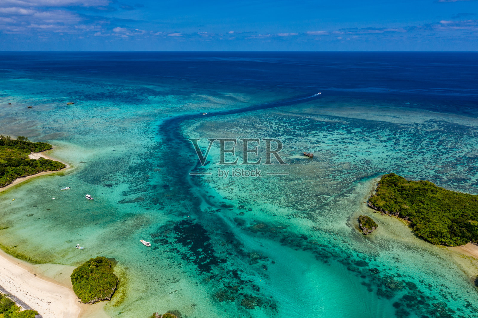 卡比拉湾的珊瑚礁和开阔的海洋照片摄影图片
