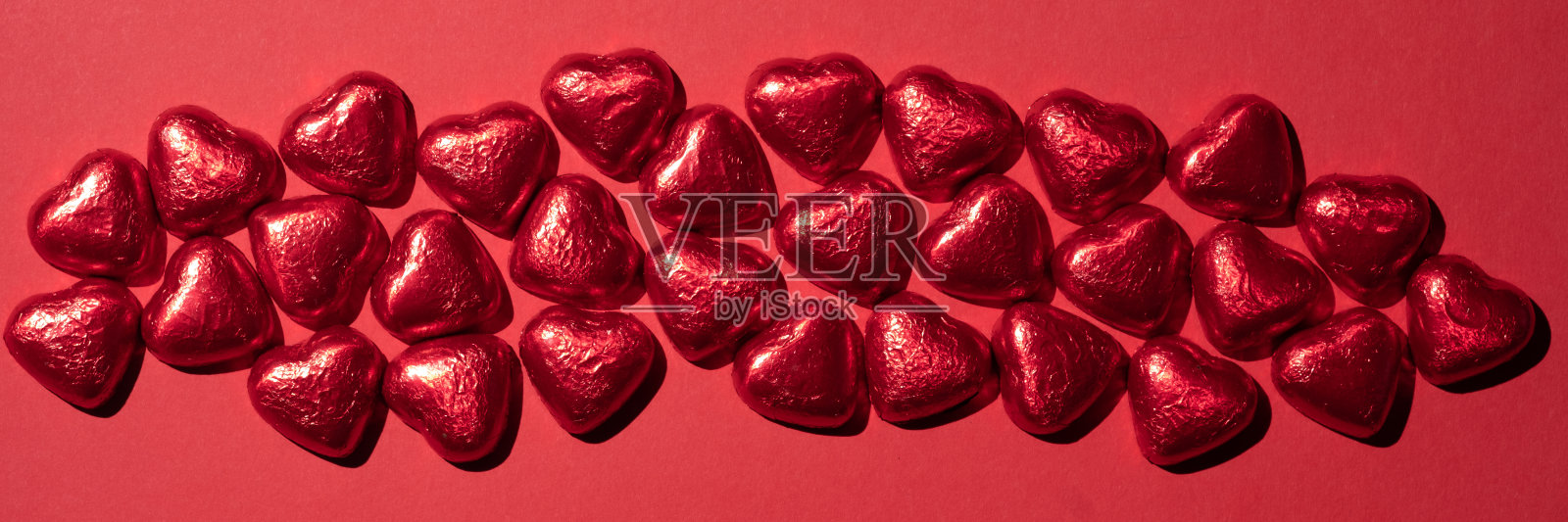 情人节的巧克力红心糖果照片摄影图片