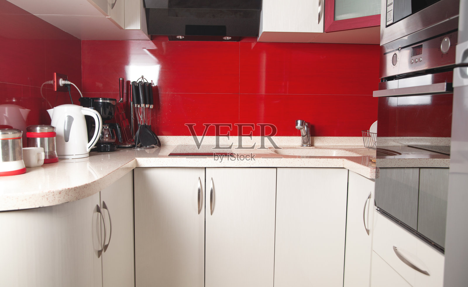 厨房内部与现代家具。厨房设计照片摄影图片