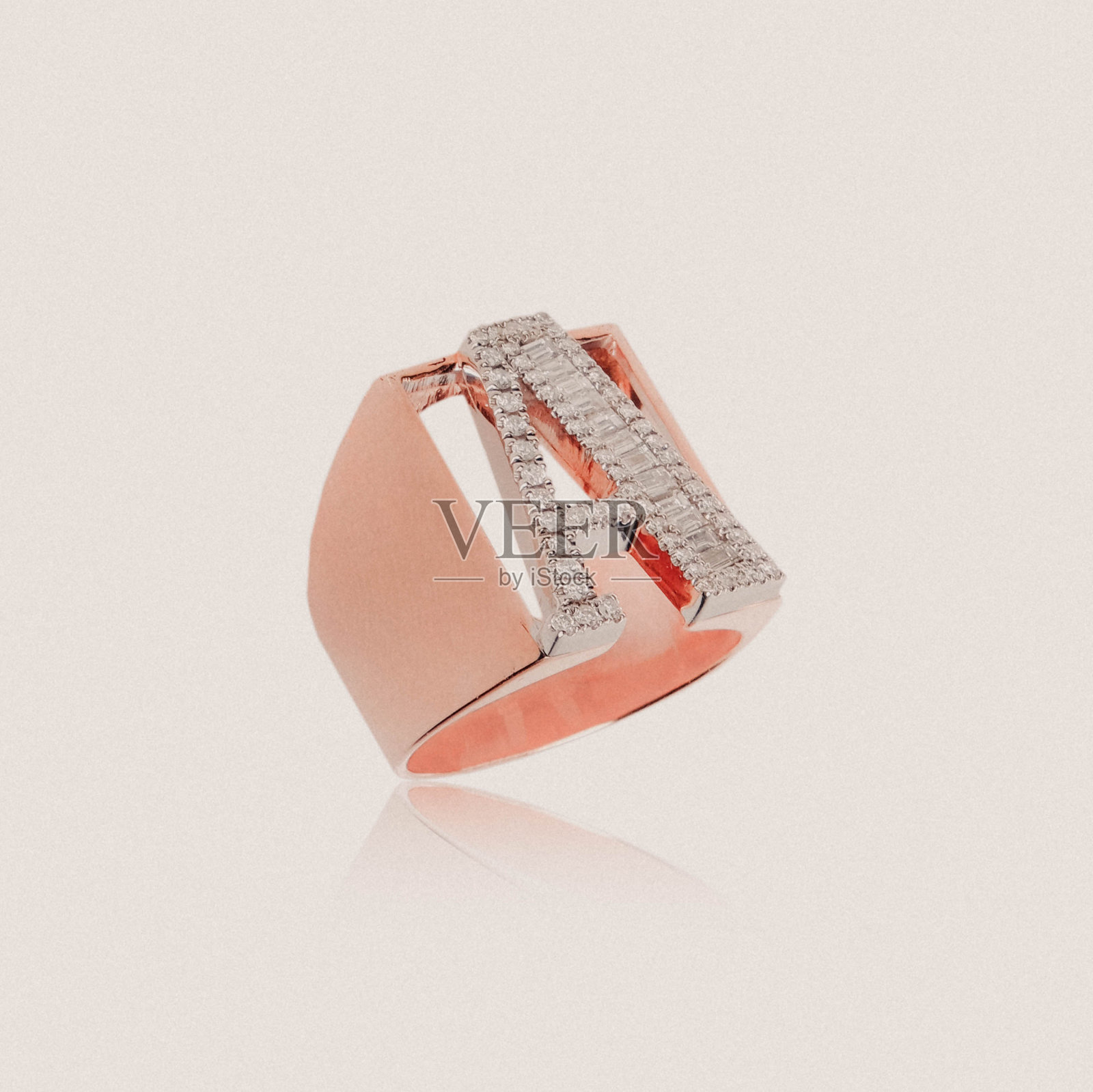 豪华黄金和钻石首饰照片摄影图片