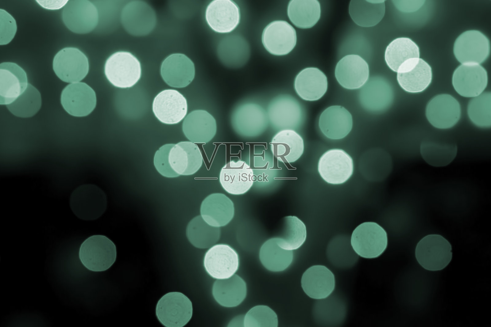 背景模糊抽象的彩灯和装饰。散景街灯的纹理照片摄影图片