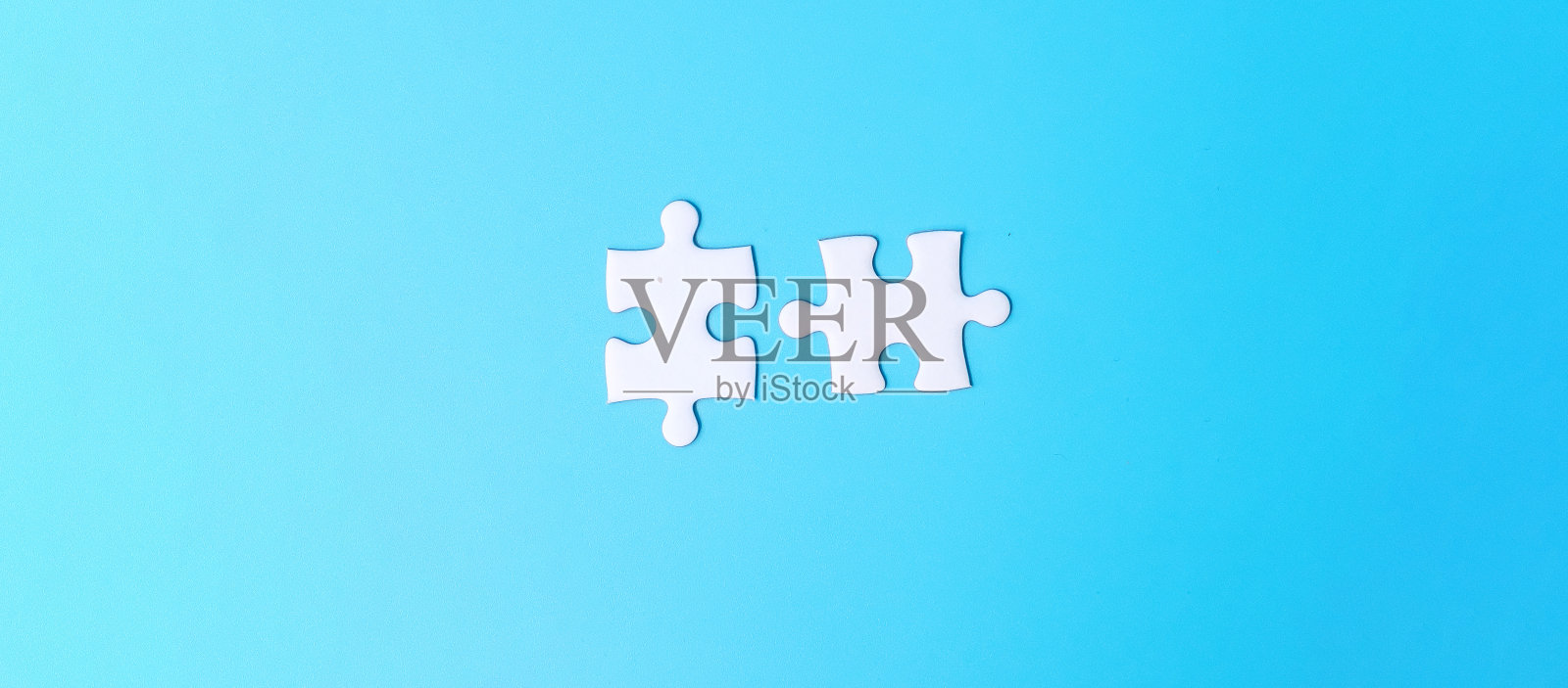 蓝色背景上的白色拼图，合作策略概念照片摄影图片