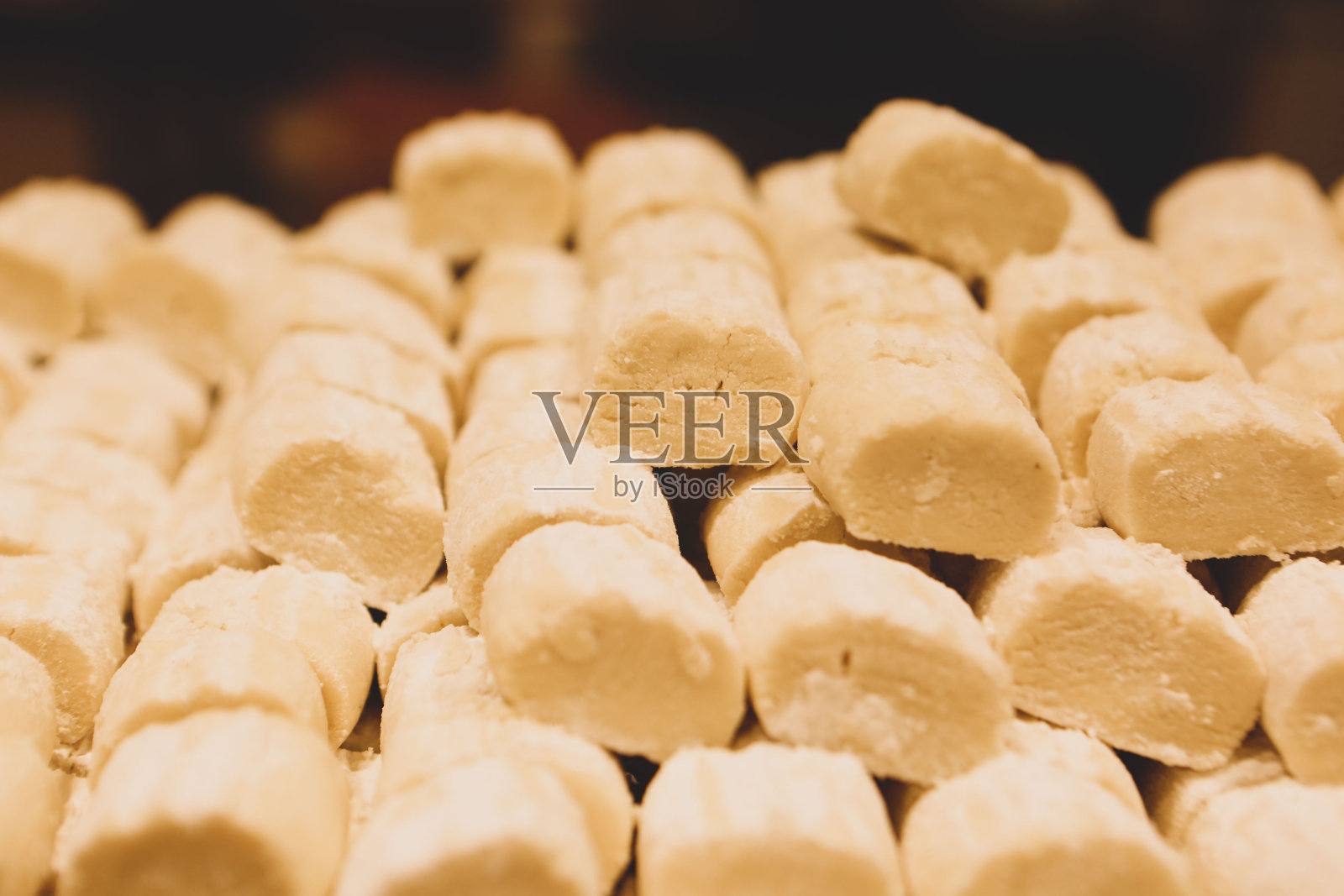 各式各样的茶饼和巧克力曲奇照片摄影图片