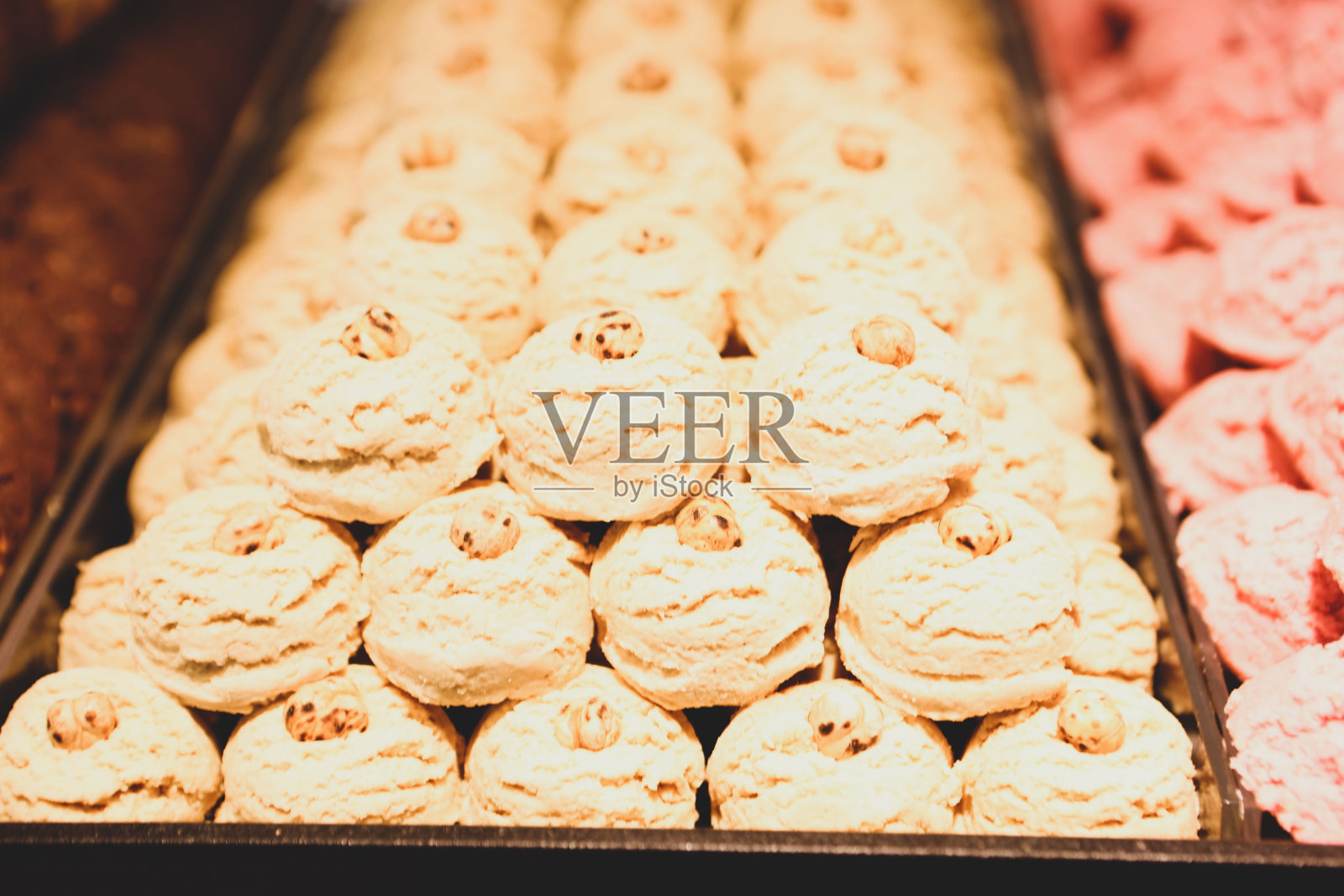 各式各样的茶饼和巧克力曲奇照片摄影图片