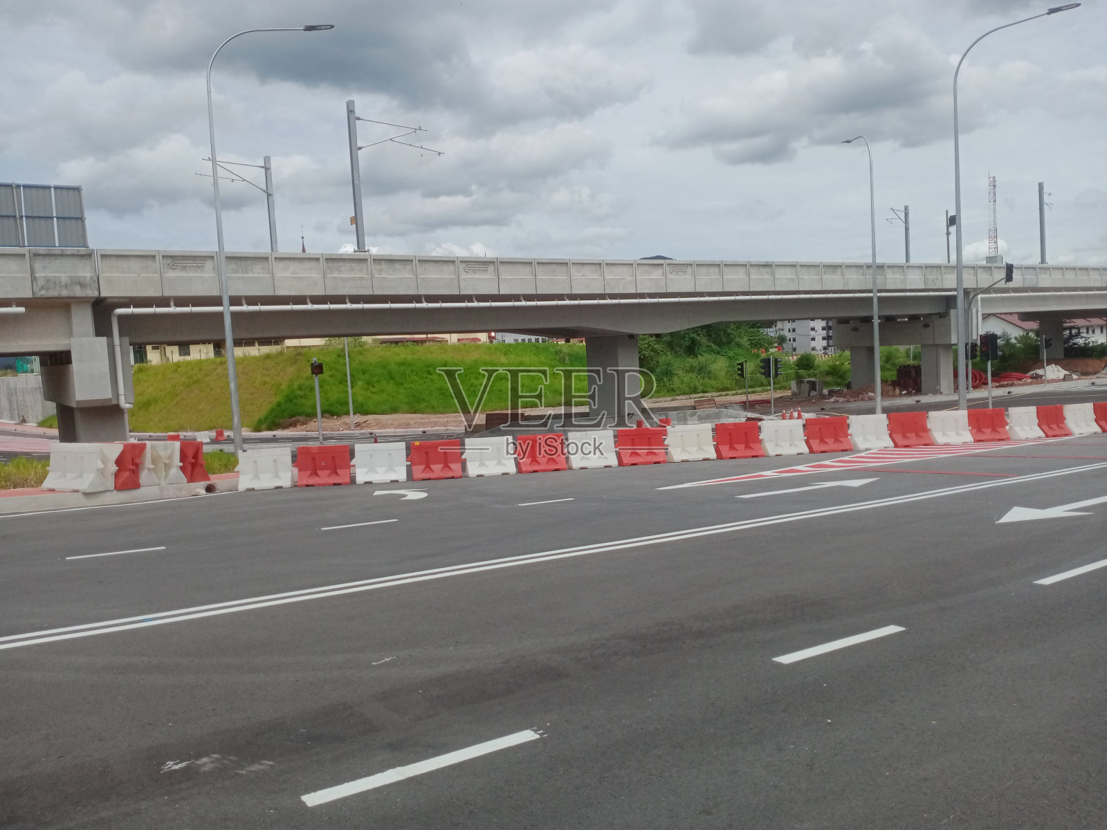 没有火车经过的通勤列车轨道建设照片摄影图片