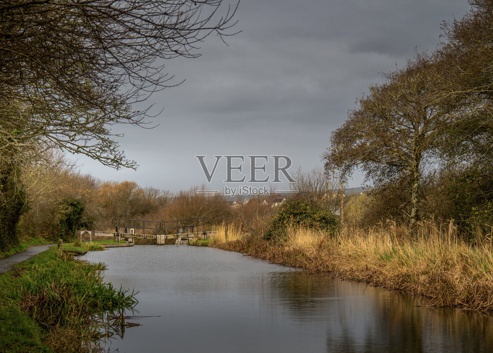 英国西南部康沃尔郡的布德运河。照片摄影图片