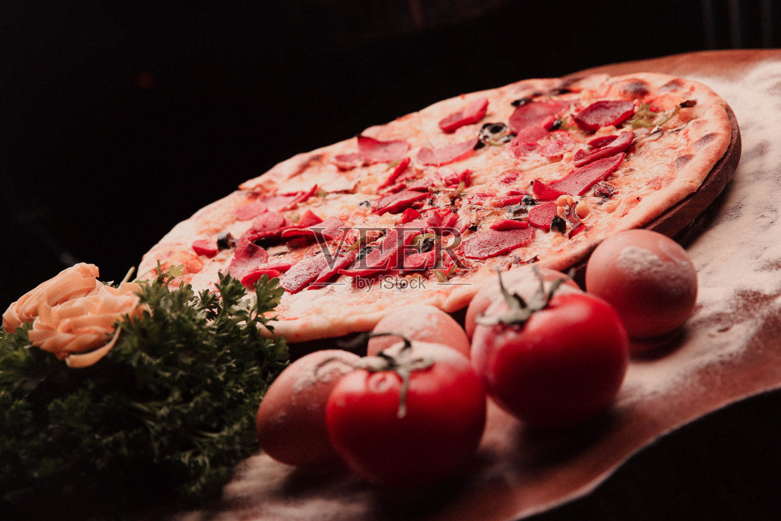 美味的混合披萨意大利美食照片摄影图片