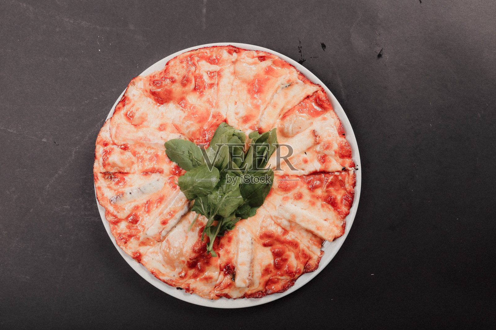 美味的混合披萨意大利美食照片摄影图片