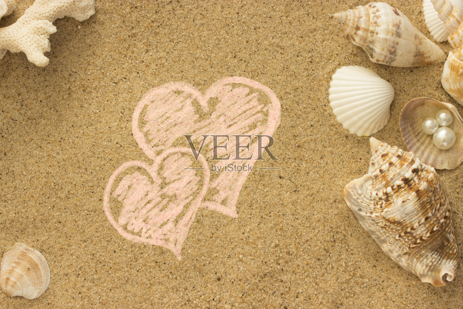 在海滩上放松照片摄影图片