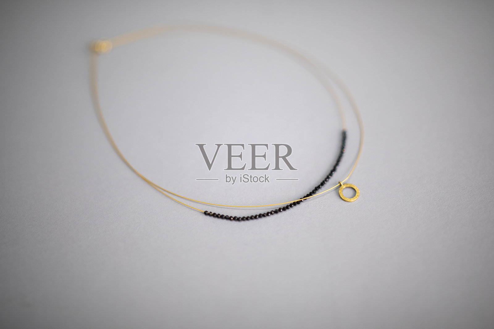 光滑底部的项链照片摄影图片