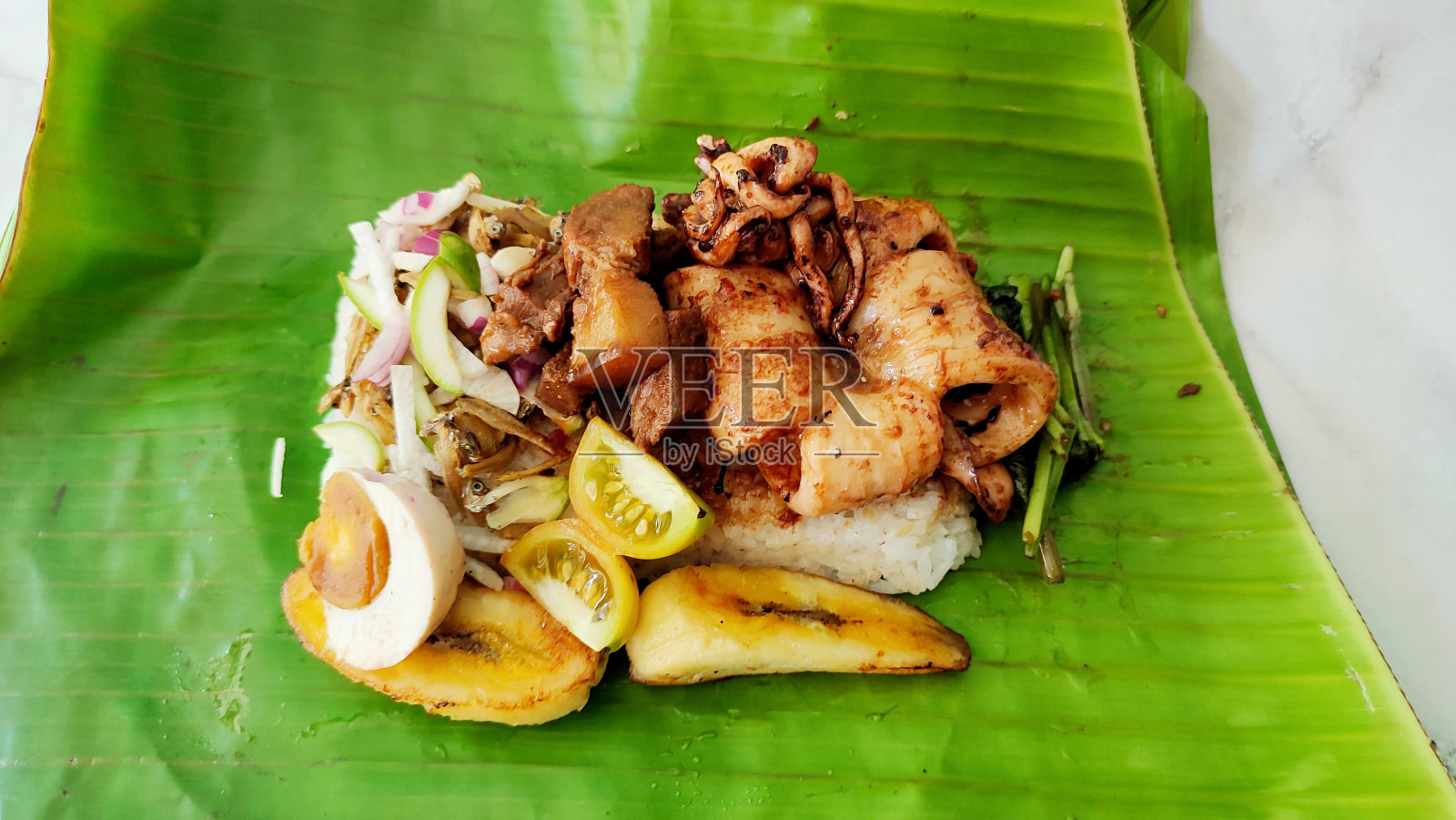 用香蕉叶包裹照片摄影图片