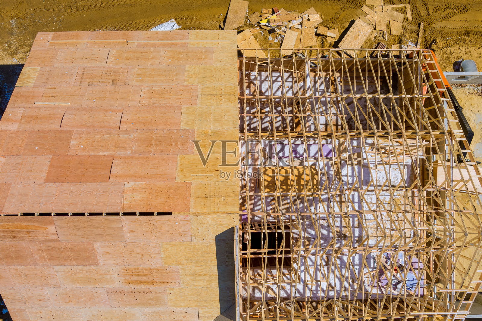 正在建造的新木屋的框架照片摄影图片