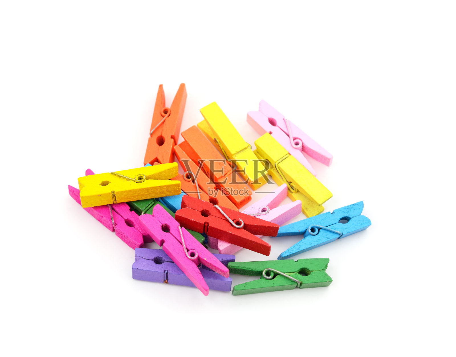 许多五颜六色的晒衣夹。照片摄影图片