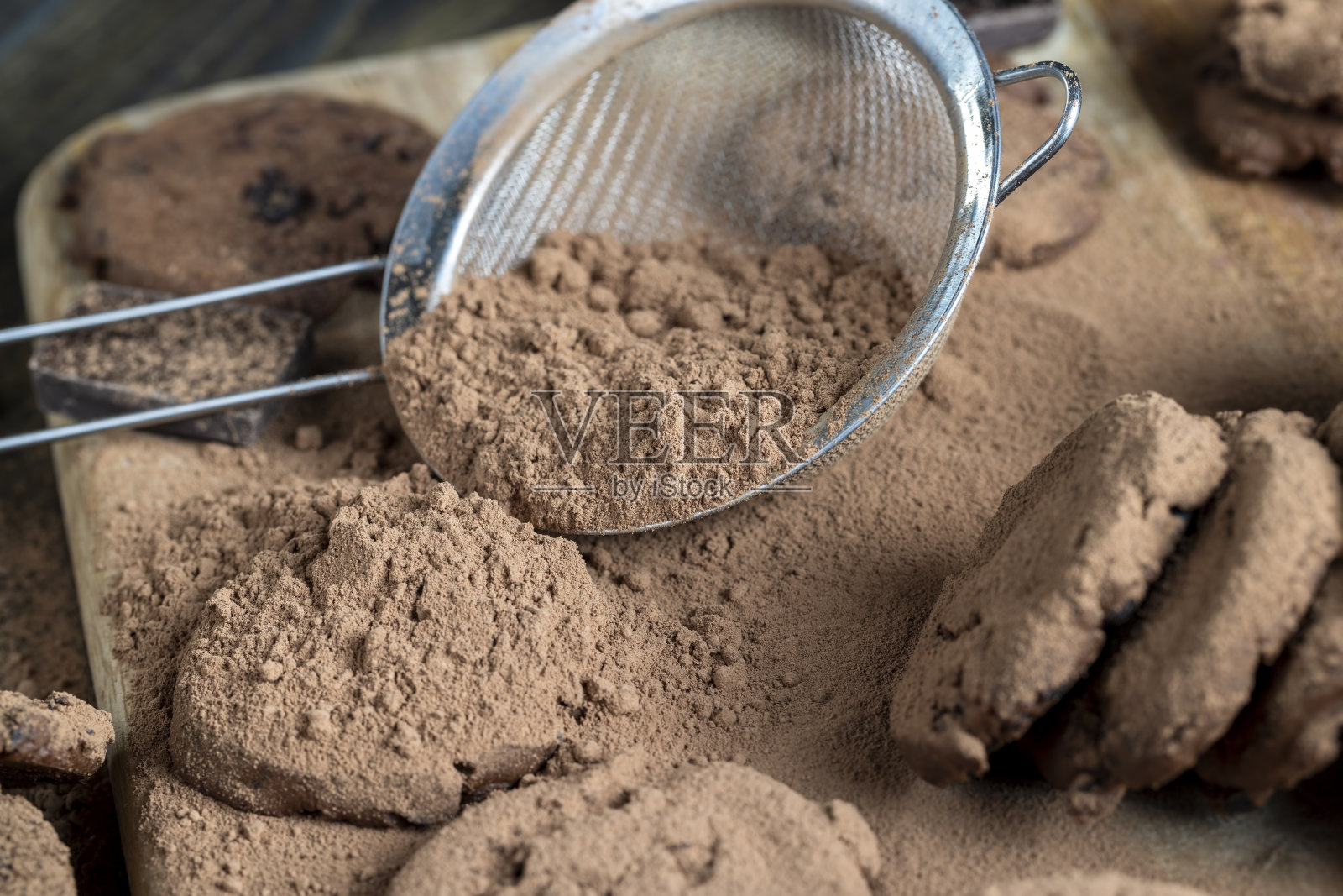 甜脆的巧克力饼干和巧克力甜点照片摄影图片