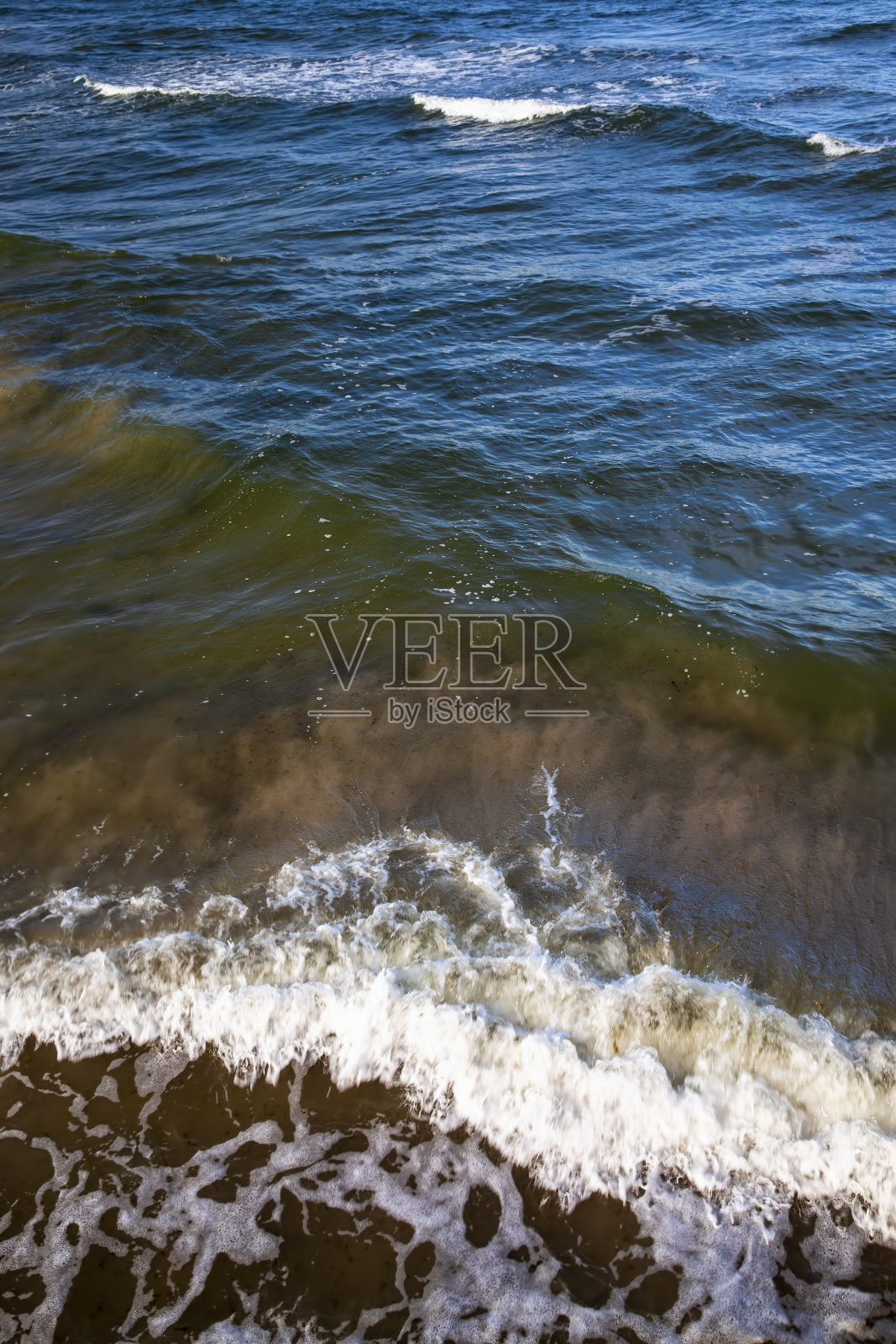 夏季波罗的海天气寒冷，阳光明媚照片摄影图片