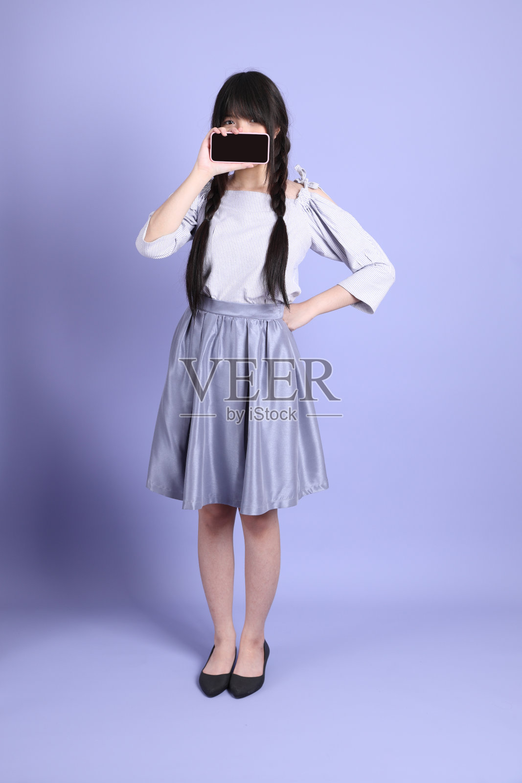 紫色的预科生女孩照片摄影图片