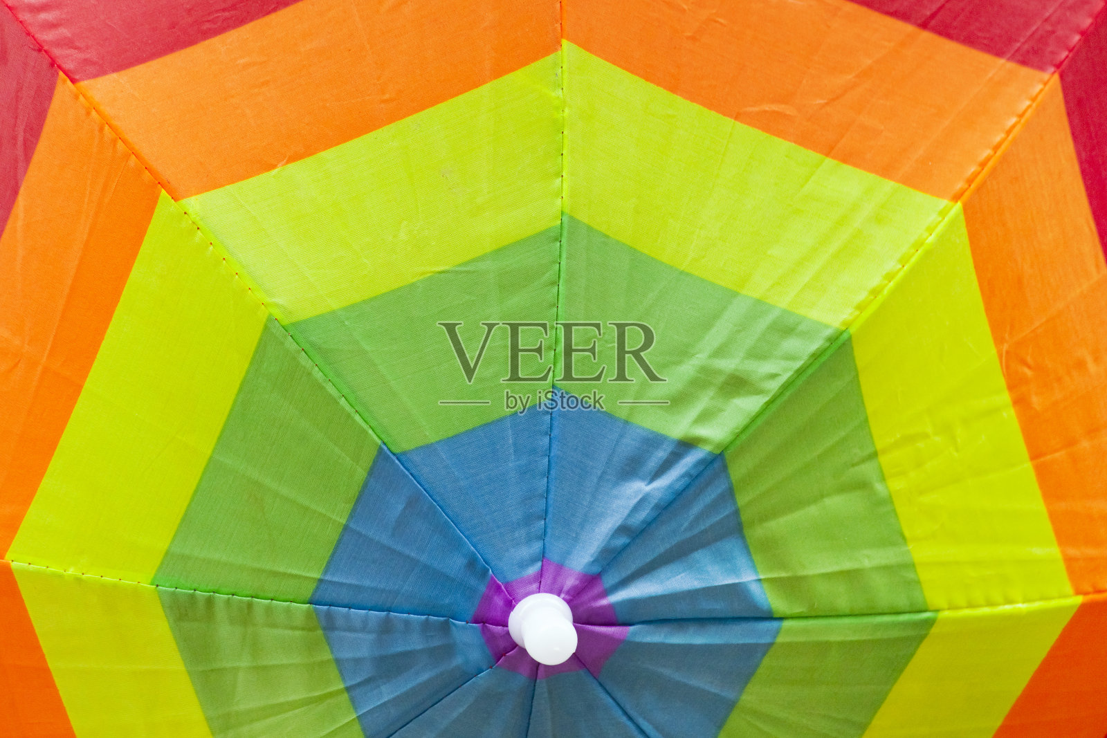 从上面看到的彩色开放伞。照片摄影图片