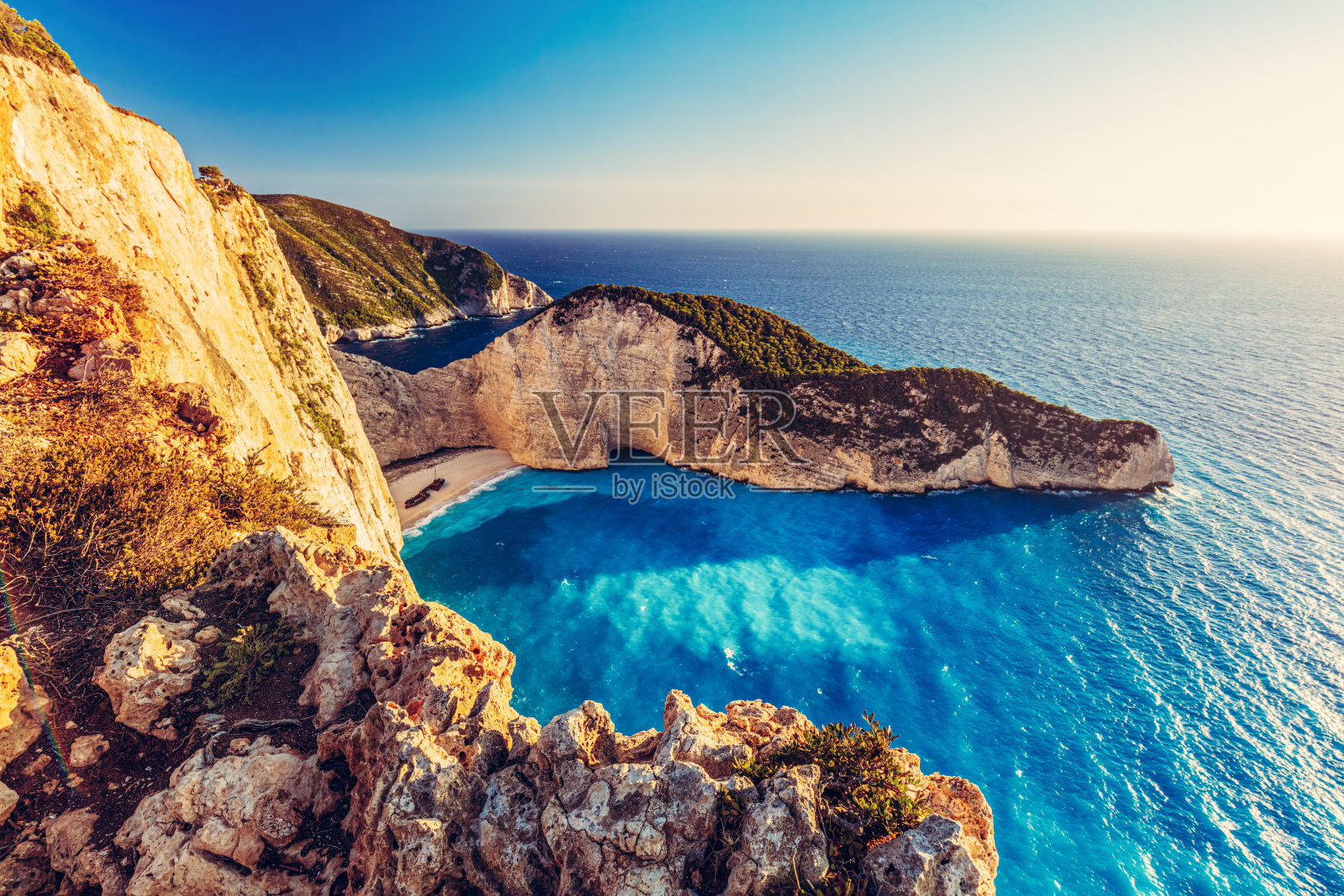 日落时分的希腊扎金索斯岛Navagio沉船海滩Ã®照片摄影图片