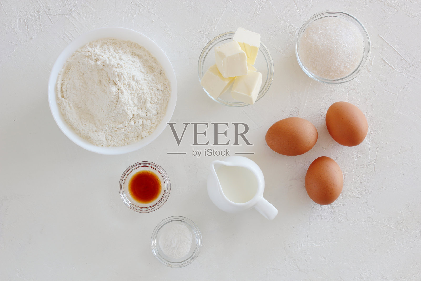 从俯视图烘烤配料。照片摄影图片