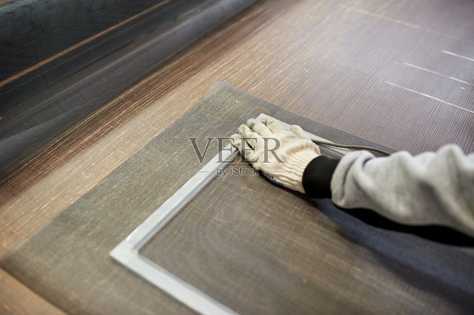 工厂装配蚊帐的过程照片摄影图片