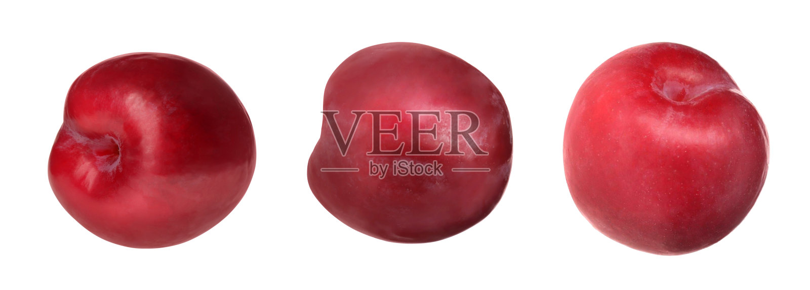 一套新鲜成熟的李子在白色的背景。旗帜设计照片摄影图片