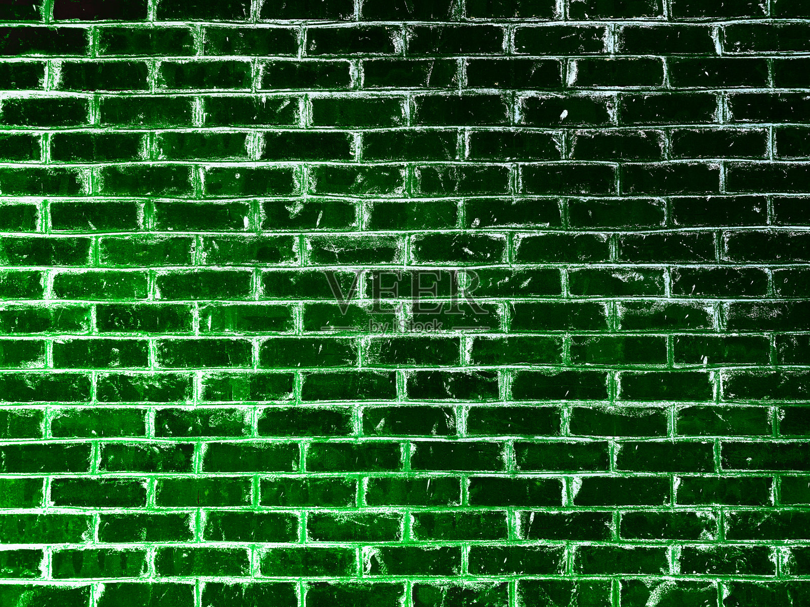 绿色褪色饱经风霜的老胡同建筑傍晚遮阳墙立面装饰照片摄影图片