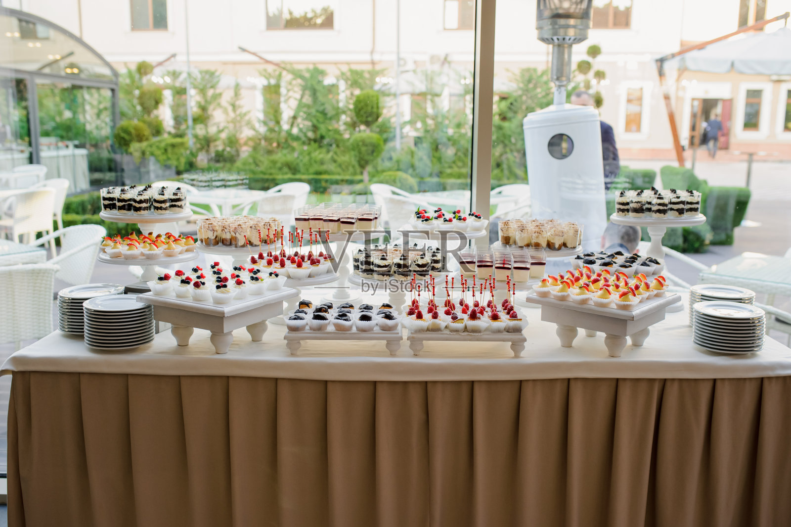 婚宴上的糖果棒。照片摄影图片