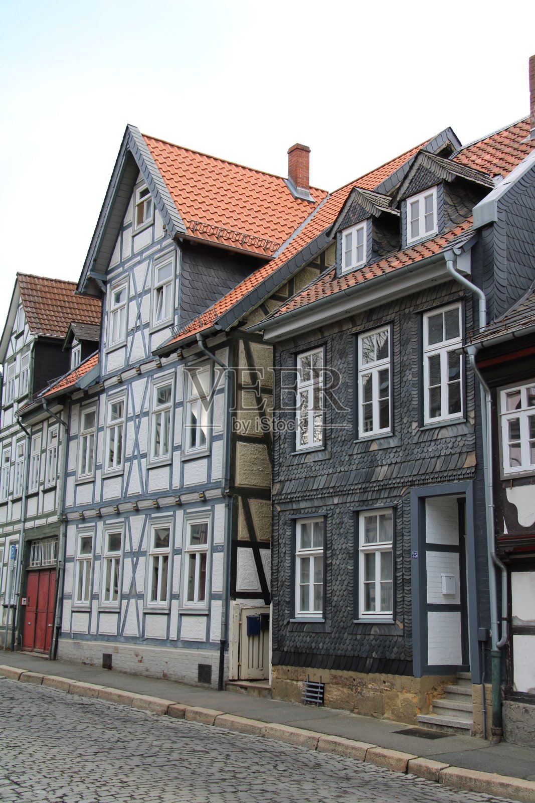 在哈尔茨山脉的“哈泽Försterstieg”上徒步旅行照片摄影图片