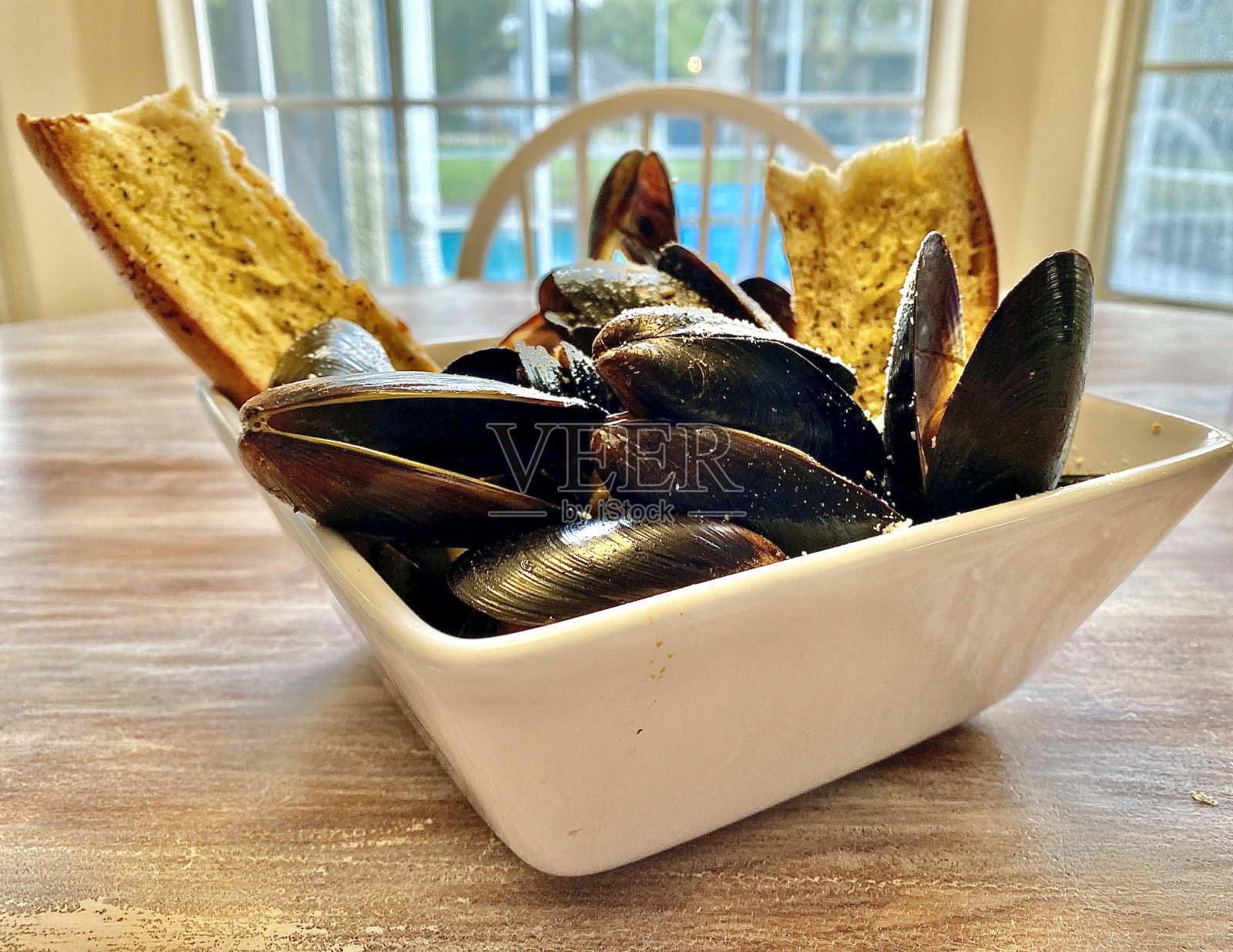 白葡萄酒酱贻贝照片摄影图片