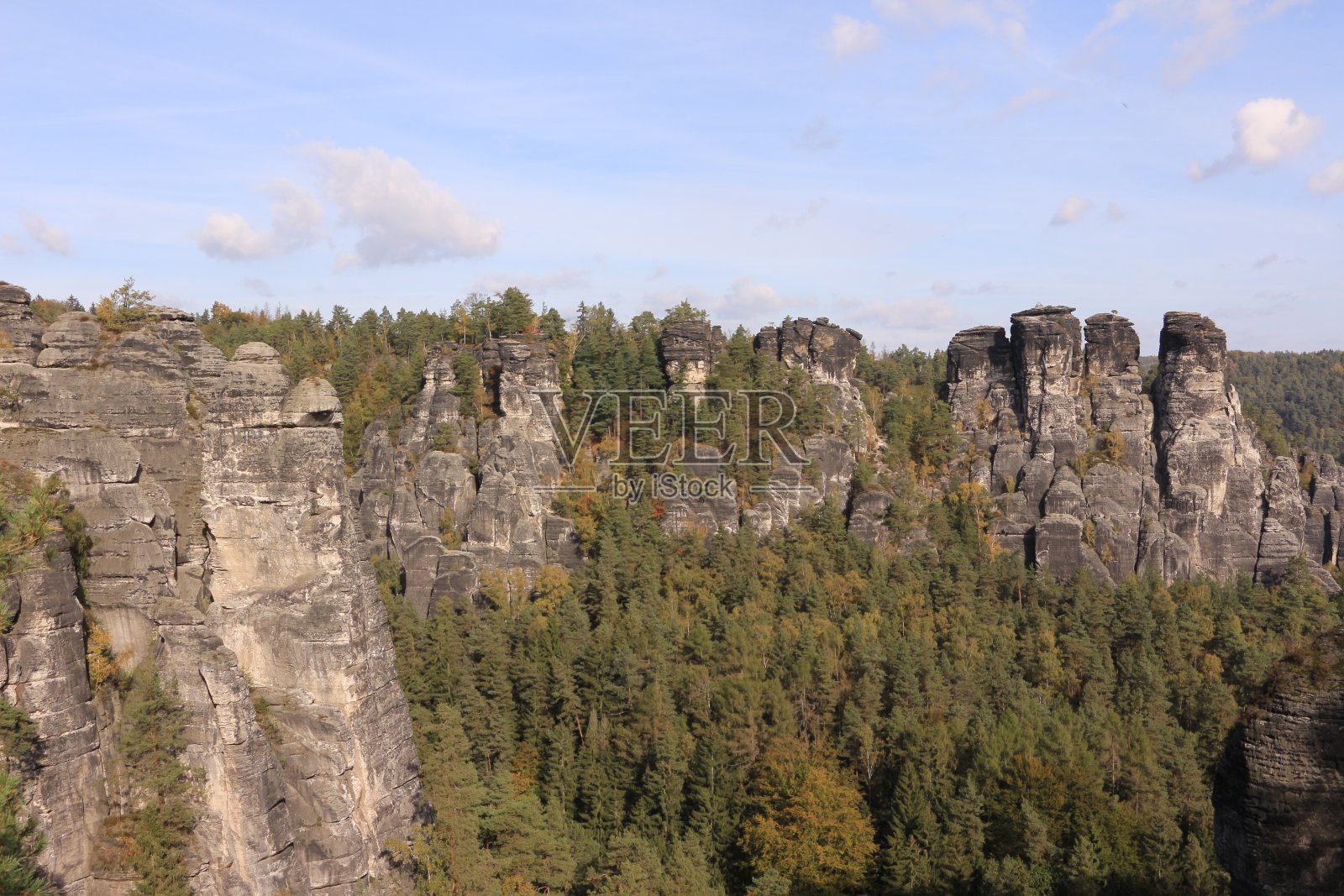 在撒克逊瑞士的巴斯泰，美丽的秋日照片摄影图片