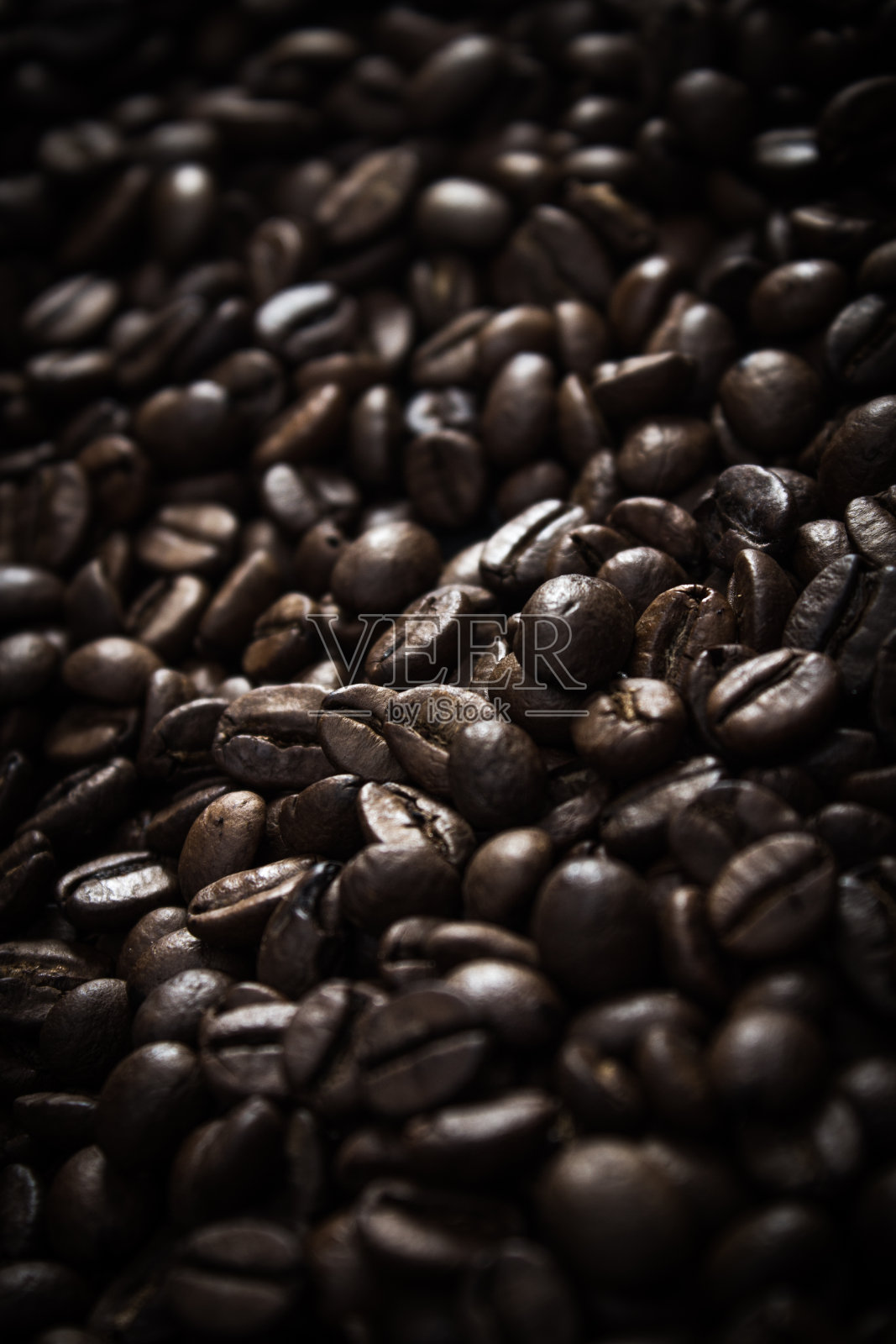 桌上有咖啡豆照片摄影图片