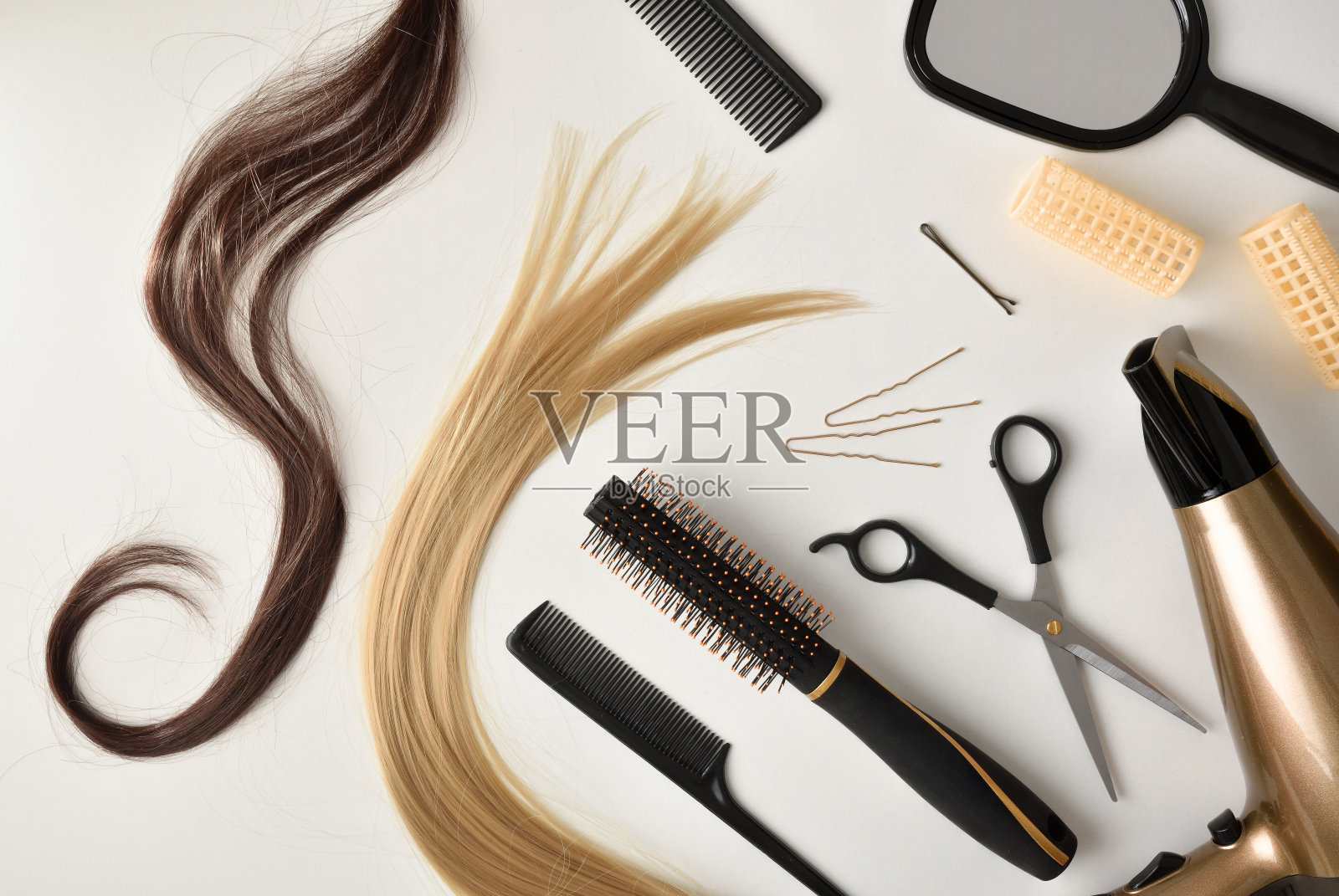 理发和造型的工具在白色的桌面照片摄影图片