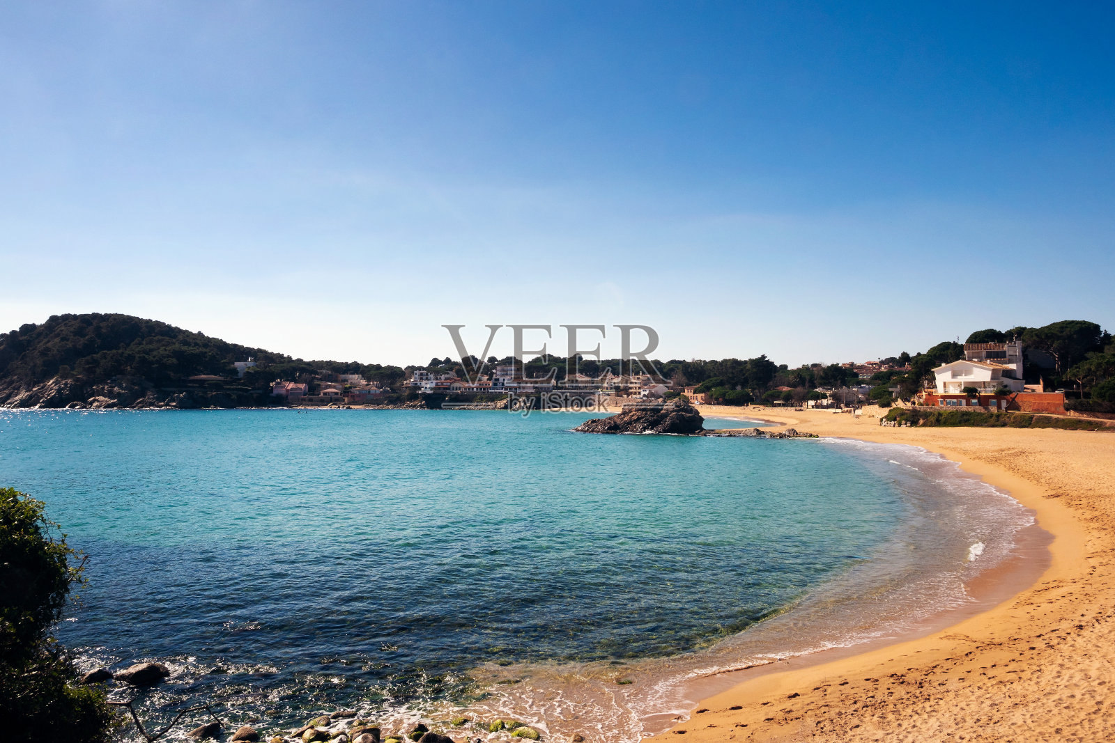 赫罗纳的布拉瓦海岸一个小海湾的海滩照片摄影图片