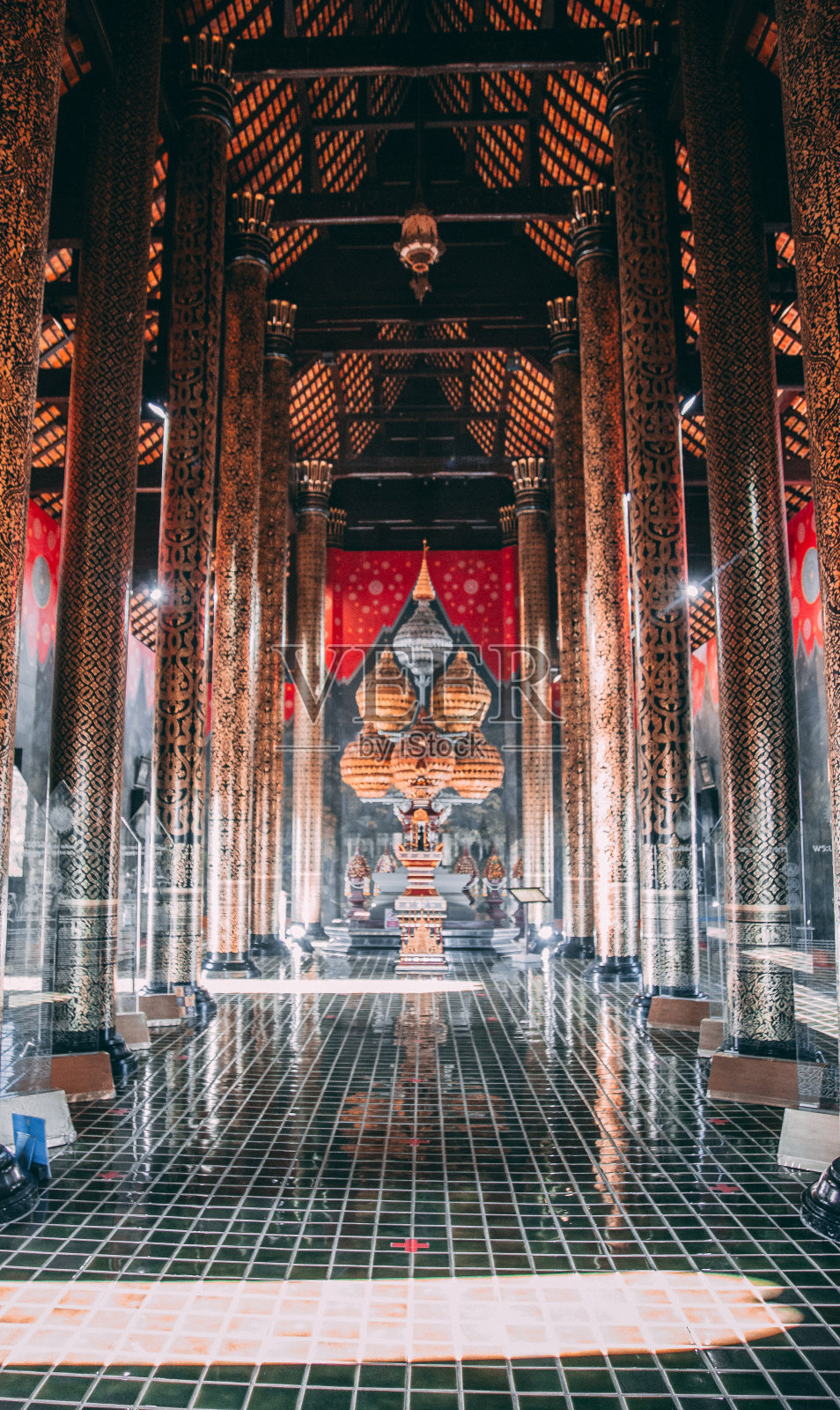 Rajapruek皇家公园，泰国清迈的植物园和亭子照片摄影图片